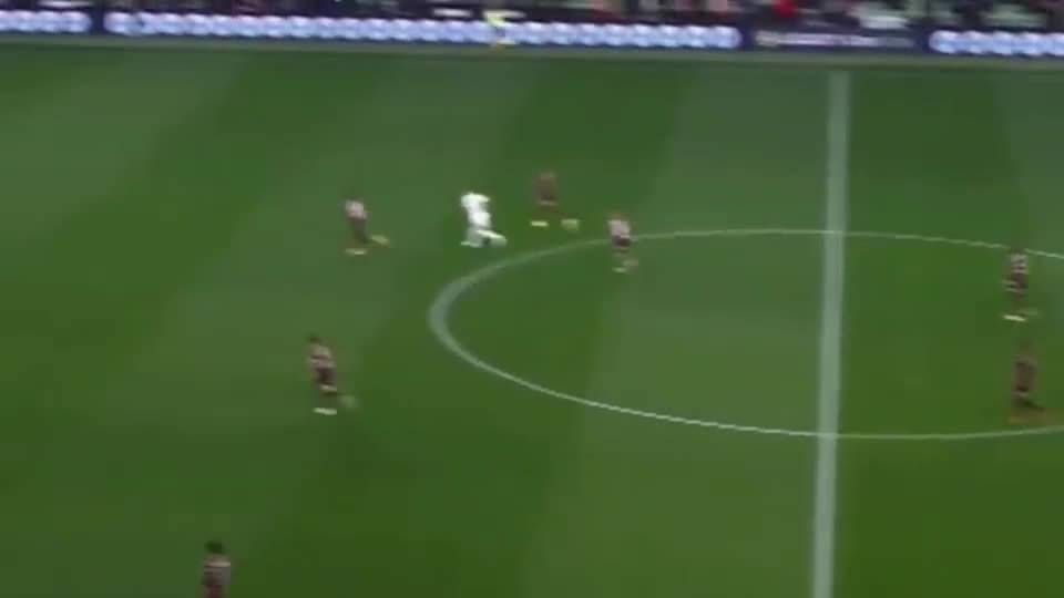 格勒诺布尔任意球威胁巨大,法甲远程发炮成利器